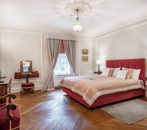 Manowce Palace 