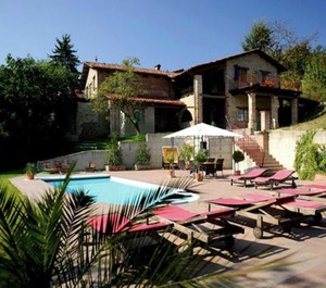 Magnificent Mansion Bastia Mondovi Swimming 