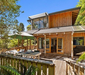 Moetu Lodge Pukawa Bay Holiday 