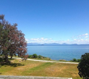 Relax Lakeside Bay Holiday 