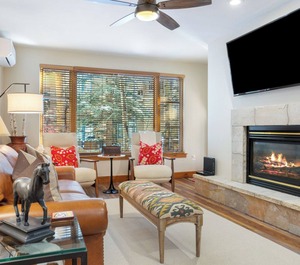 Pinecone Lodge Edwards 