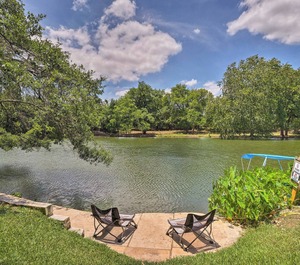 Lakefront Round Rock Water Toys 