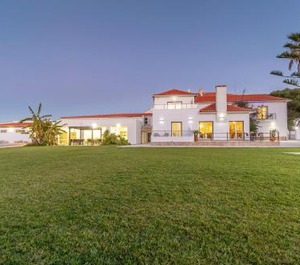 Silver Seahorse Garden Retreat 
