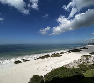 Crescent Beach Club 