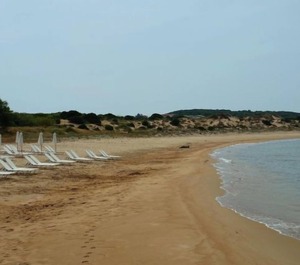 Romanos Beach Villas 