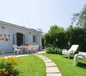Villa Con Giardino Rosa Marina 