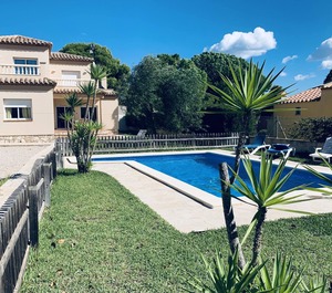 Gran Casa Con Cinta De Mar 