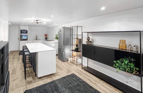 Parapluies Villa | À 10 Minutes de Paris: Villa Moderne Avec Jardin Privé, Idéale Pour les Familles