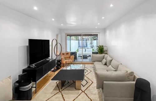 Parapluies Villa | À 10 Minutes de Paris: Villa Moderne Avec Jardin Privé, Idéale Pour les Familles