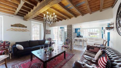 Talmas Villa | Écuries Val de Mai 35 pers 5 Gîtes 15 min Amiens