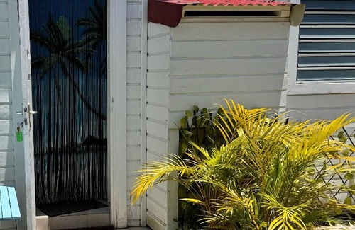 Bas du Fort Apartment | Évation Tropicale : Appartement Neuf Cosy à 100 Mètre de la Plage du Gosier