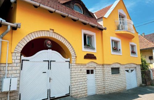 Tokaj House | Óvár 12 Vendégház