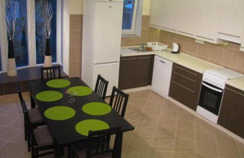 Debrecen Apartment | Óvárosban 1-2 főtől 8-10 főig kényelmes szállás
