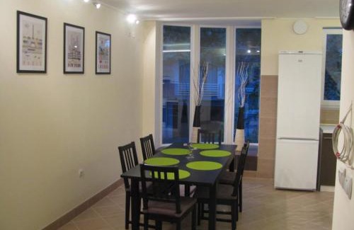 Debrecen Apartment | Óvárosban 1-2 főtől 8-10 főig kényelmes szállás