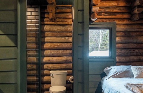 Saint-Simeon Cabin | ÖBois Charlevoix: L'Écurie 4 (bedroom)