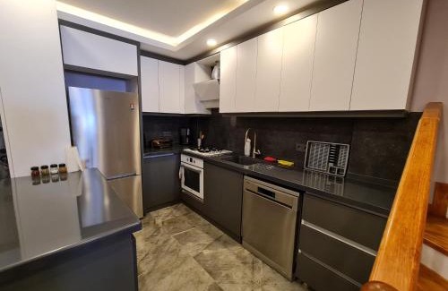 Kadnlar Denizi Mahallesi Villa | Özel havuz ve deniz manzaralı yeni villa