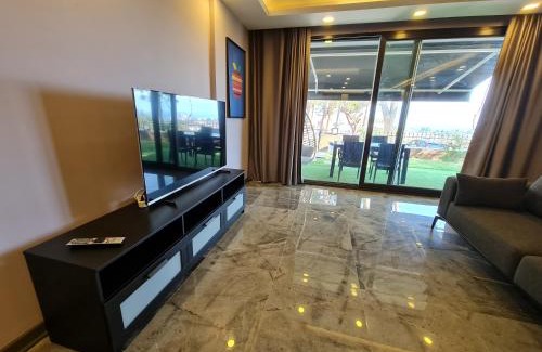Kadnlar Denizi Mahallesi Villa | Özel havuz ve deniz manzaralı yeni villa