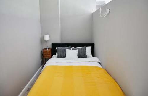Chorzow Apartment | Żółty Apartament DE LUX dla 2 osób Chorzów Katowice