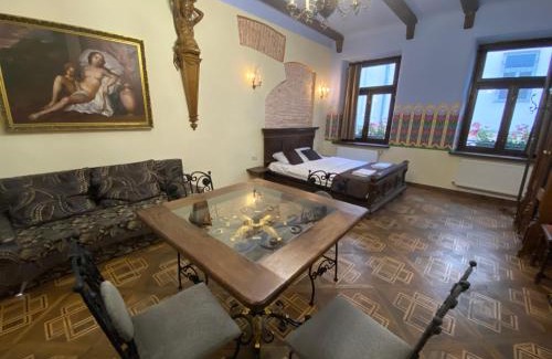 Lviv City Center Apartment | Апартаменти королівські на вулиці Лесі Українки 19