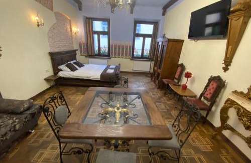 Lviv City Center Apartment | Апартаменти королівські на вулиці Лесі Українки 19