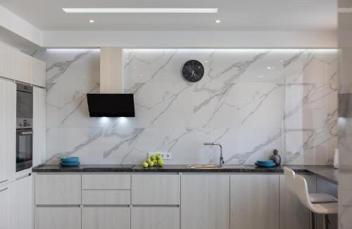 Dnipro Apartment | Апартаменты с двумя спальнями с завораживающим видом на Днепр возле Мост Сити