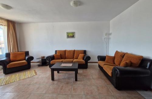 Chernomorets Apartment | Апартамент Къмпинг Градина