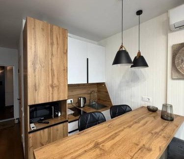 Svyatoshyns'kyi District Apartment | Апартамети люкс класу