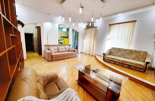 Sukhinovka Apartment | Дворівнева квартира у центрі біля корпусного парку Мережа Alex Apartments Цілодобове безконтактне заселення Документи для відрядження