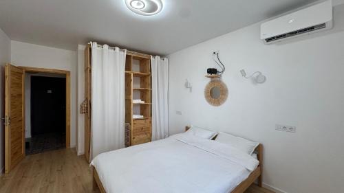 Dniprovs'kyi District Apartment | Затишне місце біля парку