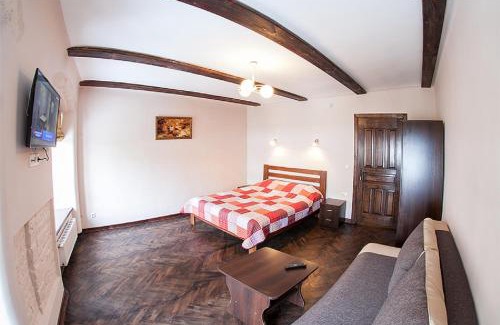Lviv City Center Apartment | Квартира в центрі по вулиці Вірменська 12 дві спальні з двуспальними ліжками є інтернет сама Площа Ринок