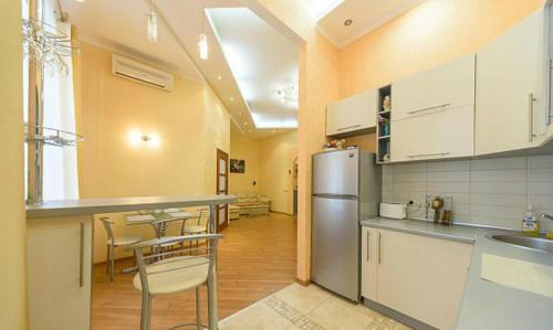Shevchenkivs'kyi District Apartment | квартира
