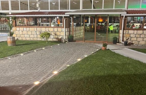 Isperih Hotel | Комплекс “Замъка”