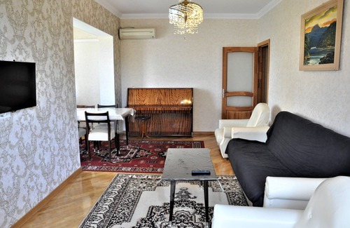Baku Apartment | моdern ~ sоvieт flат neighbоuring H.Aliyev cenтre