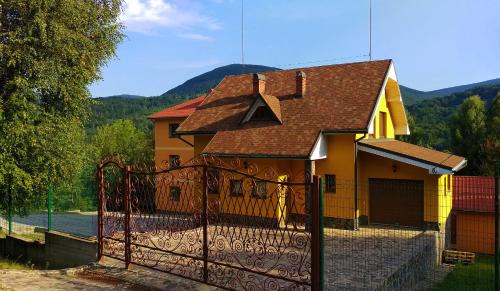 Transcarpathia House | Пори Року