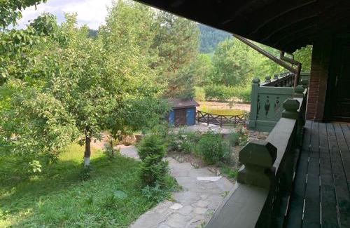 Velyka Volosyanka House | Садиба Модрина