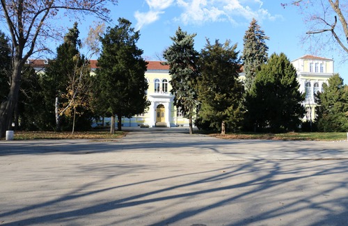 g.k. Vazhrazhdane Apartment | Светъл и топъл апартамент в централната част на града,близо до Рус.университет