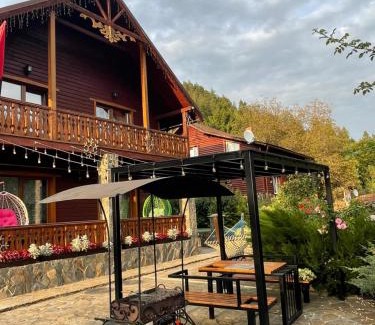 Yaremche House | Світанкове Сяйво