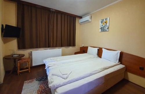 Mineralni Bani Hotel | Семеен хотел НАЦИОНАЛ