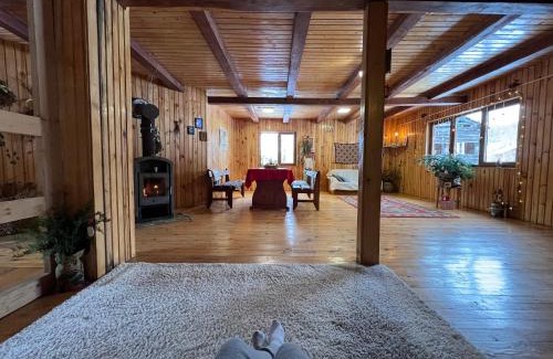 Velyka Volosyanka Villa | те SELO - Унікальна територія в Карпатах з озерами та річкою
