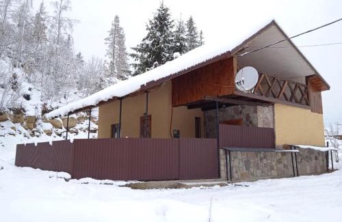Mykulychyn House | У Василя