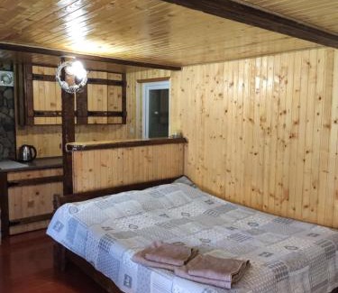 Mykulychyn Cabin | Чан-садиба Гуцульська пісня
