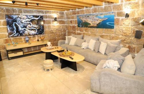 Acre Old City Bed & Breakfast | האבן והים - סוויטה מהממת עם ג'קוזי בעיר העתיקה עכו