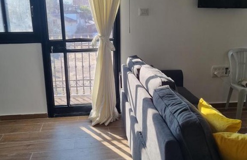 Neve Tzedek House | הגפן