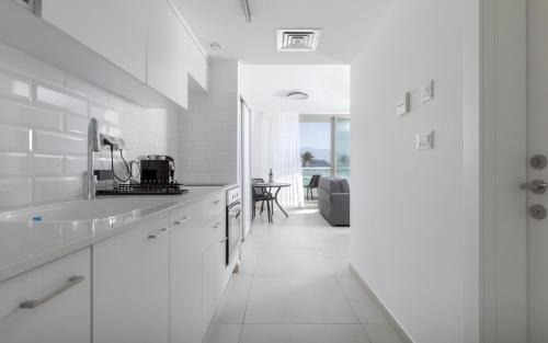 Eilat Apartment | סוויטות עם נוף וצמודות לים במתחם SeaSide היוקרתי עם בריכה - By SEAELO EILAT