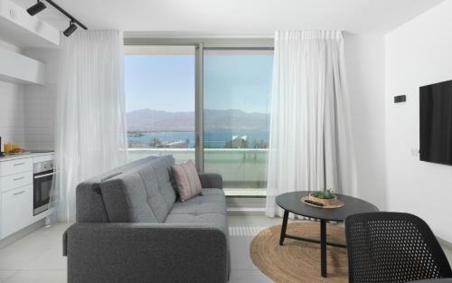 Eilat Apartment | סוויטות עם נוף וצמודות לים במתחם SeaSide היוקרתי עם בריכה - By SEAELO EILAT