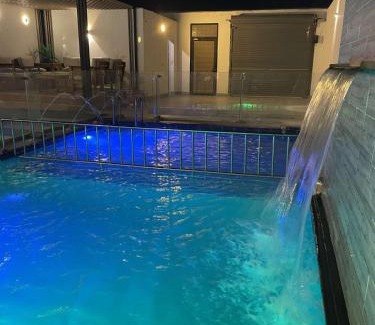 Dhahban Ski Chalet | اكواخ وشاليهات جولدن الفندقية
