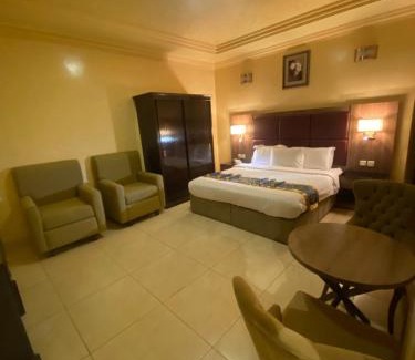 Taif Hotel | ديوان اليمامة للشقق المخدومة