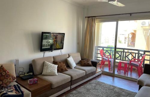 Marsa Matruh Apartment | شالية بالرووف غرفتيين مكييف للأيجار بقرية ايماريتس هايتس بالساحل الشمالي - A chalet with a rooftop and two air-conditioned bedrooms for rent in Emirates Heights , North Coast