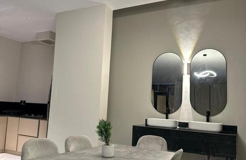 Al Kura Ski Chalet | شاليهات قولدين لاند
