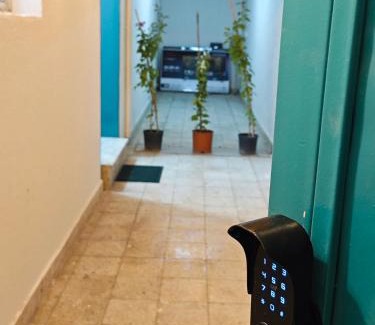 Riyadh Apartment | شقة أرضية واسعة بحمام واسع ومدخل خاص